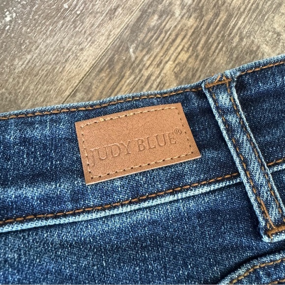 Like new! Judy Blue CAROLYNN HIGH RISE DENIM SKIRT with Frayed Hem - Picture 5 of 11